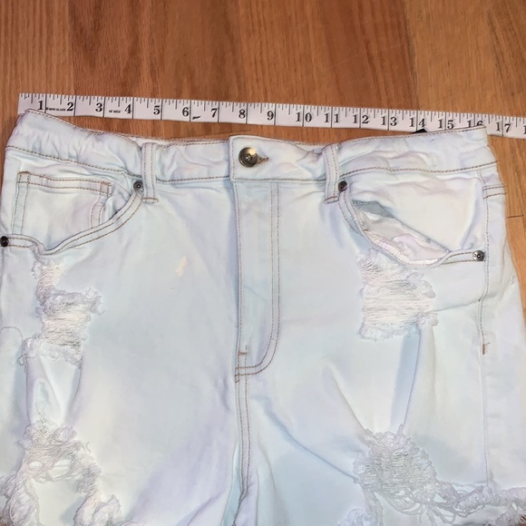Kendall + Kylie Distressed The Icon Shorts 13/31 - Picture 5 of 8